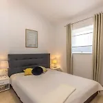 Appartement Awesome In With Wifi *