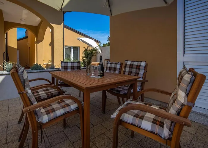 Apartment 1 Bedroom Stunning In Šmrika