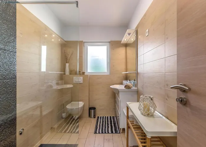 1 Bedroom Stunning In *